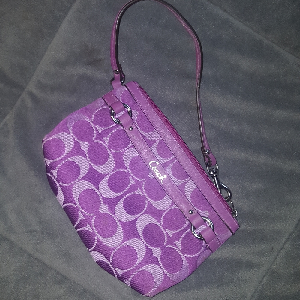 Authentic COACH wristlet - Picture 8 of 11